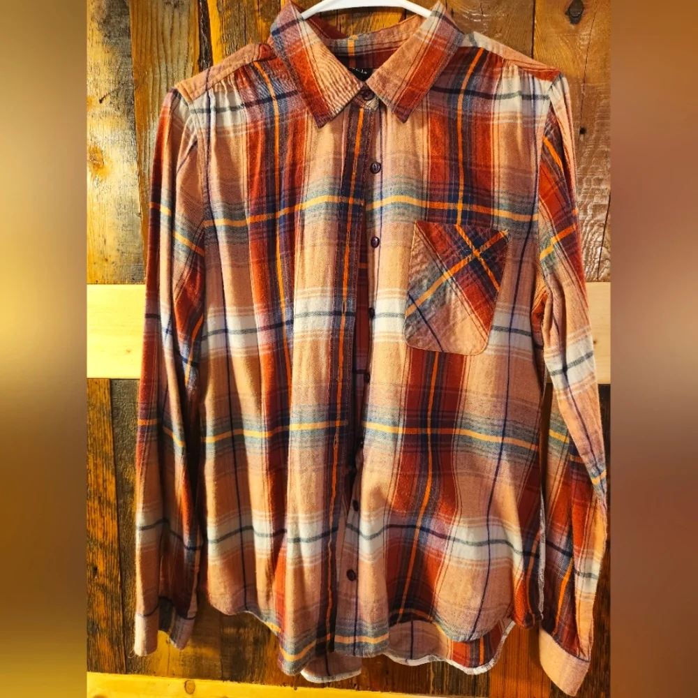 Flannel shirt w/lace on back - Picture 1 of 3